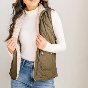 Grace & Lace Quilted Reversible Vest Size XS Olive Green and Ivory Sherpa Warm